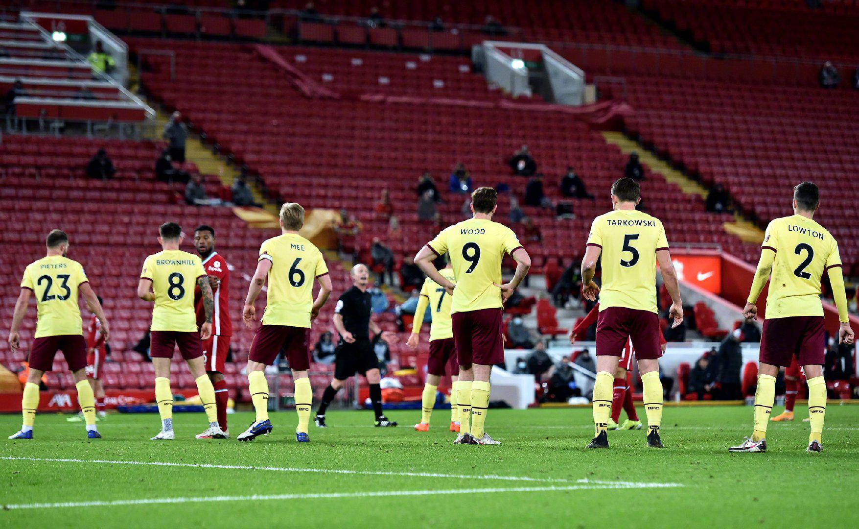 在赛场上创 在赛场上创